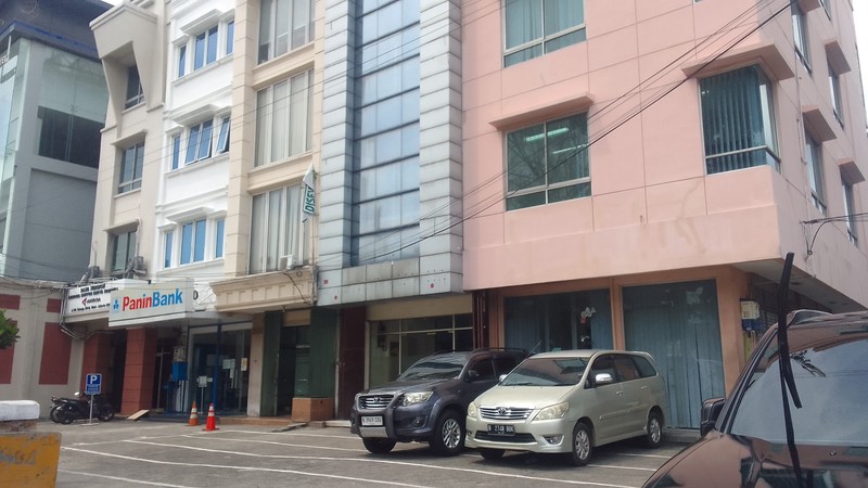 Ruko 4 1/2 Lantai Di Lokasi Strategis Komersil strategis Jl. Dr. Saharjo tebet, Dan Hanya 7 Menit Ke Tol Pancoran