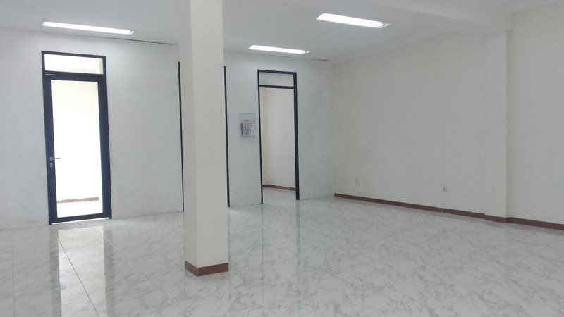 Ruko 4 1/2 Lantai Di Lokasi Strategis Komersil strategis Jl. Dr. Saharjo tebet, Dan Hanya 7 Menit Ke Tol Pancoran