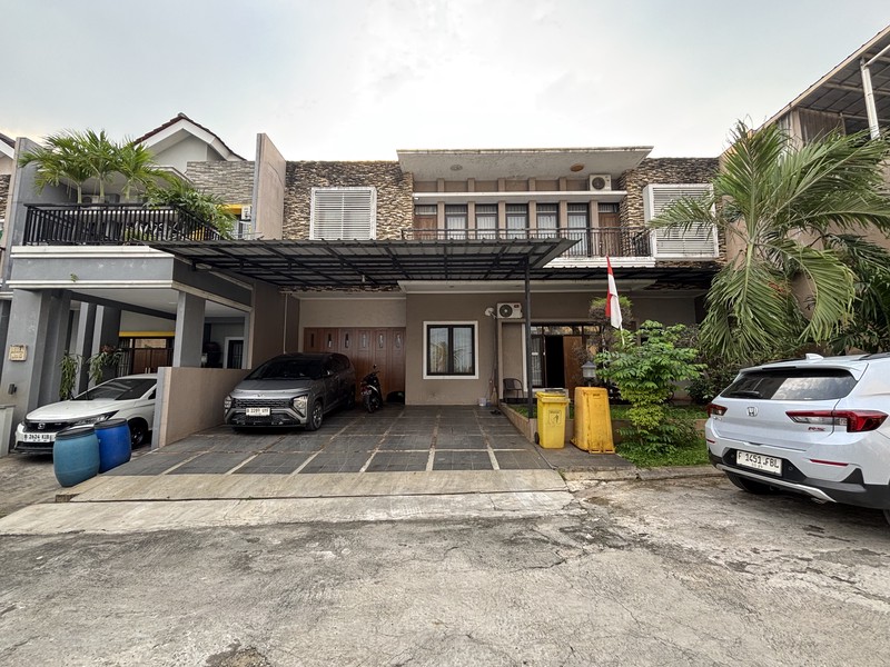 Rumah Besar 2 Lantai di Griya Panorama Estate Jatiasih Bekasi 