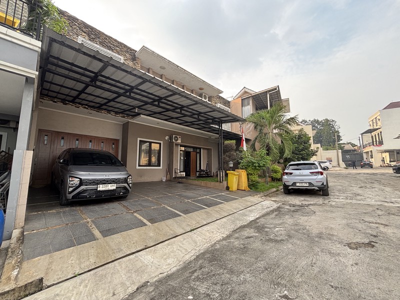 Rumah Besar 2 Lantai di Griya Panorama Estate Jatiasih Bekasi 