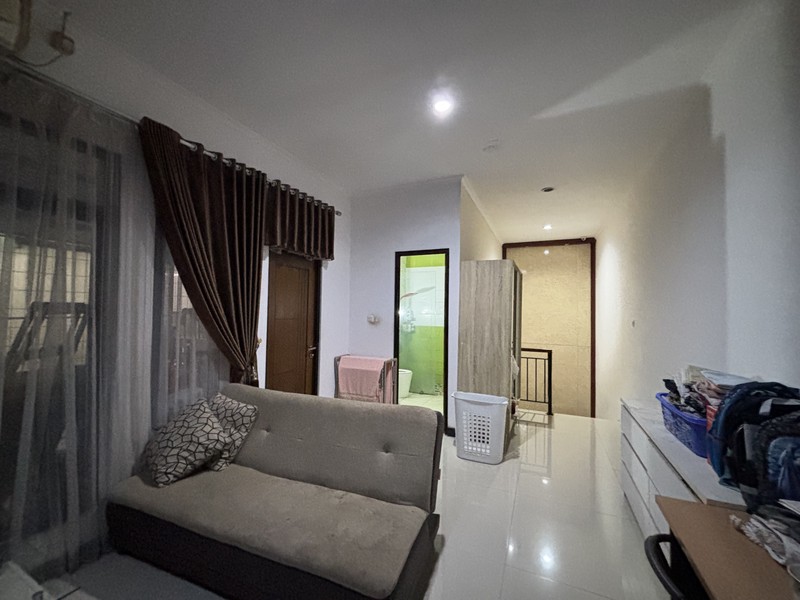 Rumah Besar 2 Lantai di Griya Panorama Estate Jatiasih Bekasi 