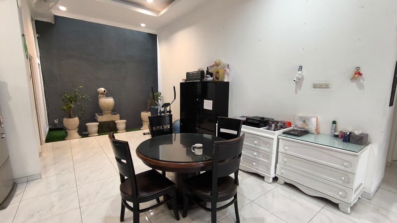 Rumah SHM 210m2 Dijual - Sangat Terawat, Jalan Lebar - Delta Raya Sidoarjo - Turun Harga 2,375M