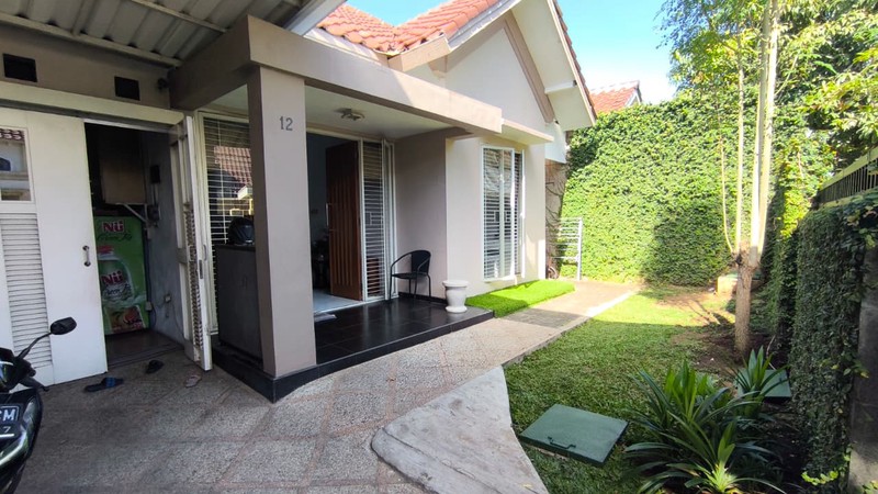 Rumah SHM 210m2 Dijual - Sangat Terawat, Jalan Lebar - Delta Raya Sidoarjo - Turun Harga 2,375M