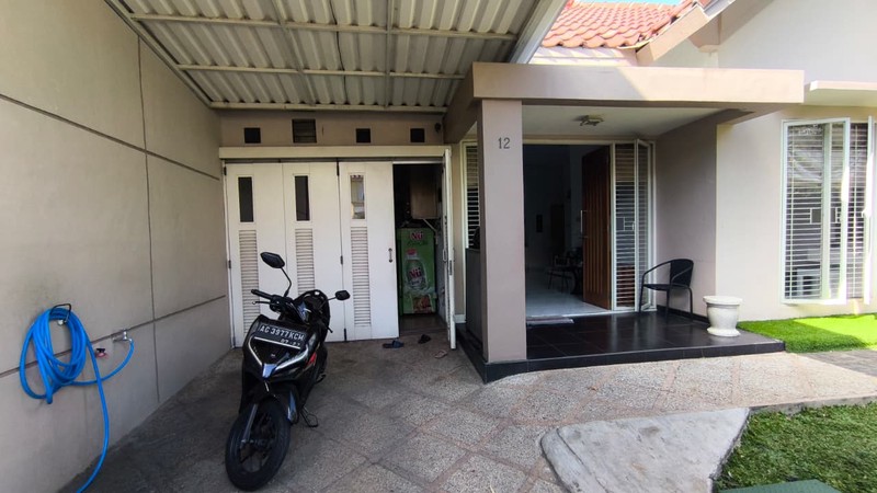 Rumah SHM 210m2 Dijual - Sangat Terawat, Jalan Lebar - Delta Raya Sidoarjo - Turun Harga 2,375M