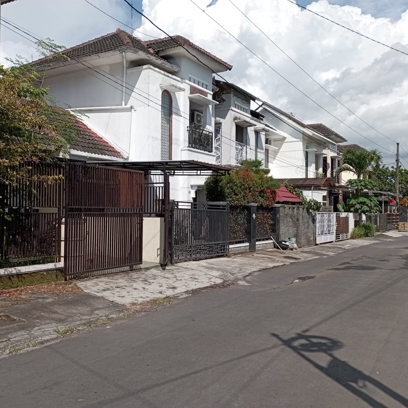 RUMAH 3 KAMAR DENGAN FURNITURE DI PERUMAHAN PESONA ANINDYA, SLEMAN