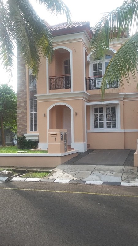 Rumah hoek siap huni di Bintaro Jaya 