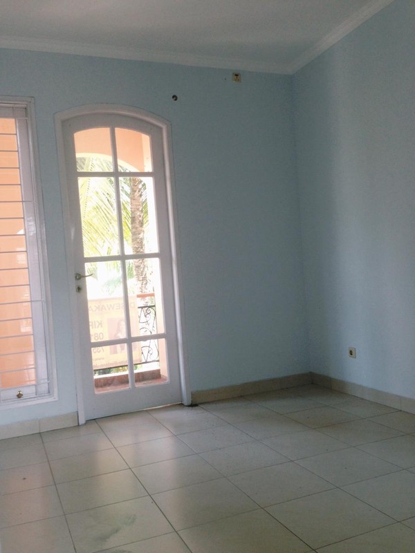 Rumah hoek siap huni di Bintaro Jaya 