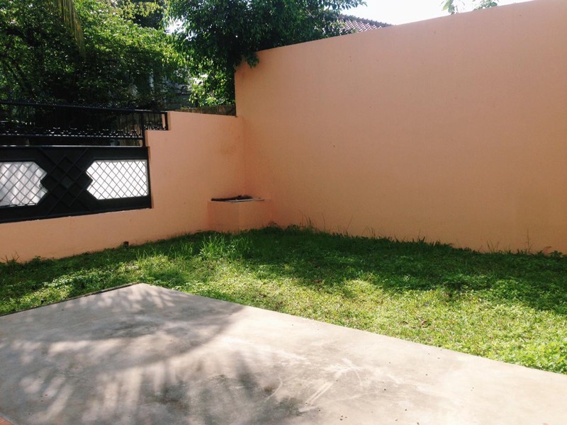 Rumah hoek siap huni di Bintaro Jaya 