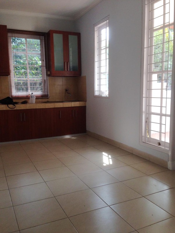 Rumah hoek siap huni di Bintaro Jaya 