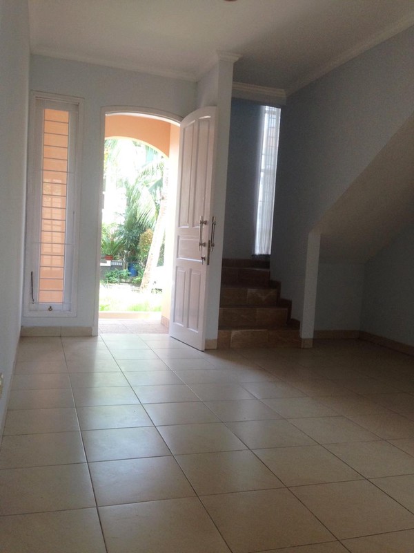 Rumah hoek siap huni di Bintaro Jaya 