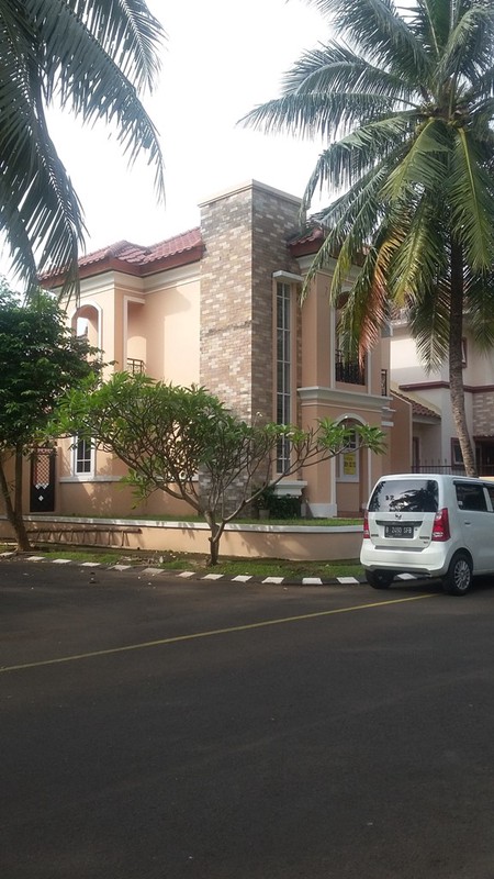 Rumah hoek siap huni di Bintaro Jaya 