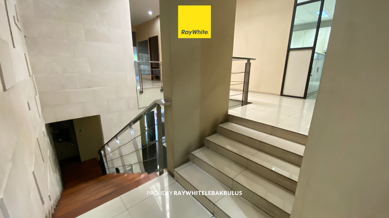 Disewakan Cepat! Kantor/Tempat Usaha Siap Pakai di Jl Sisingamangaraja, Kebayoran Baru, Jakarta Selatan 