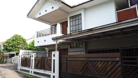 Rumah Tinggal 2 Lantai Sejuk dan Tenang, Dijual di Pejaten Timur Pasar Minggu Jaksel