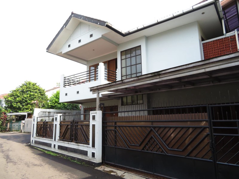 Rumah Tinggal 2 Lantai Sejuk dan Tenang, Dijual di Pejaten Timur Pasar Minggu Jaksel