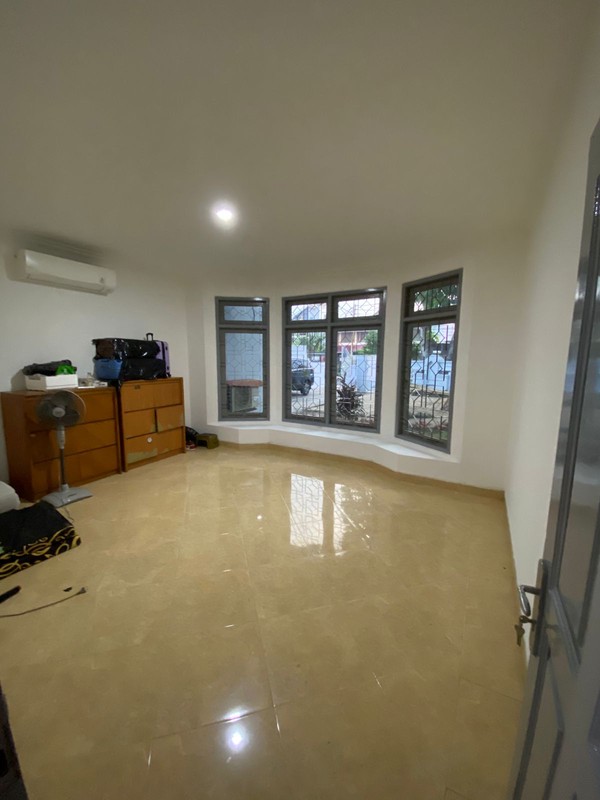 Rumah sangat terawat di Pejaten Jaksel