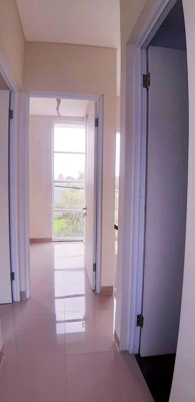 Rumah 2 Lantai LT 105 m2 dan LB 136 m2 dengan KT 3+1 KM 2+1 Posisi HOEK.