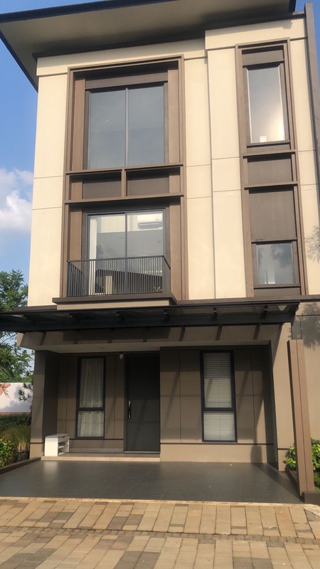 Dijual rumah 3 lantai di Cluster Rivella, Altea Boulevard Cibubur Dekat tol Jatikarya, fasilitas premium,