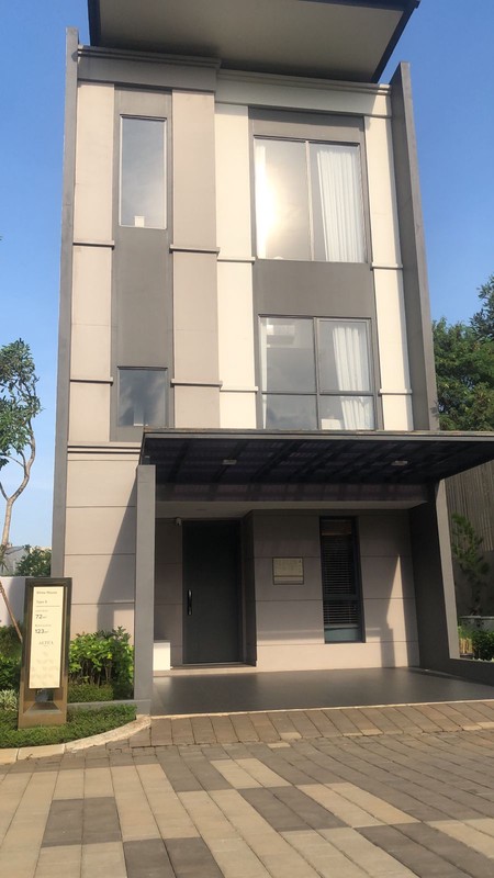 Dijual rumah 3 lantai di Cluster Rivella, Altea Boulevard Cibubur Dekat tol Jatikarya, fasilitas premium,