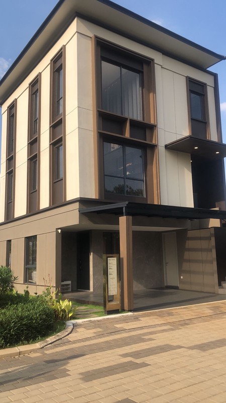 Dijual rumah 3 lantai di Cluster Rivella, Altea Boulevard Cibubur Dekat tol Jatikarya, fasilitas premium,