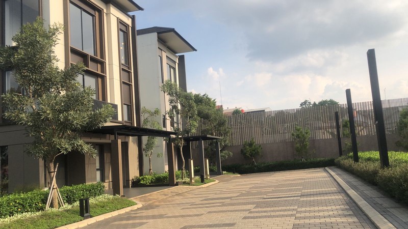 Dijual rumah 3 lantai di Cluster Rivella, Altea Boulevard Cibubur Dekat tol Jatikarya, fasilitas premium,