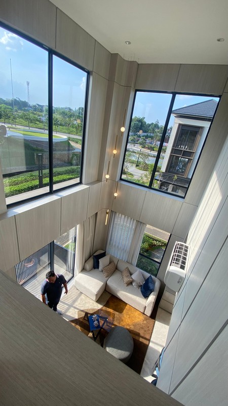 Dijual rumah 3 lantai di Cluster Rivella, Altea Boulevard Cibubur Dekat tol Jatikarya, fasilitas premium,
