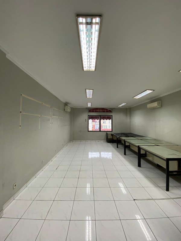 Dijual Ruko 4 Lantai + Mezanine di Kembangan, Jakarta Barat - Lokasi Strategis, Bangunan Bagus dan Kokoh!