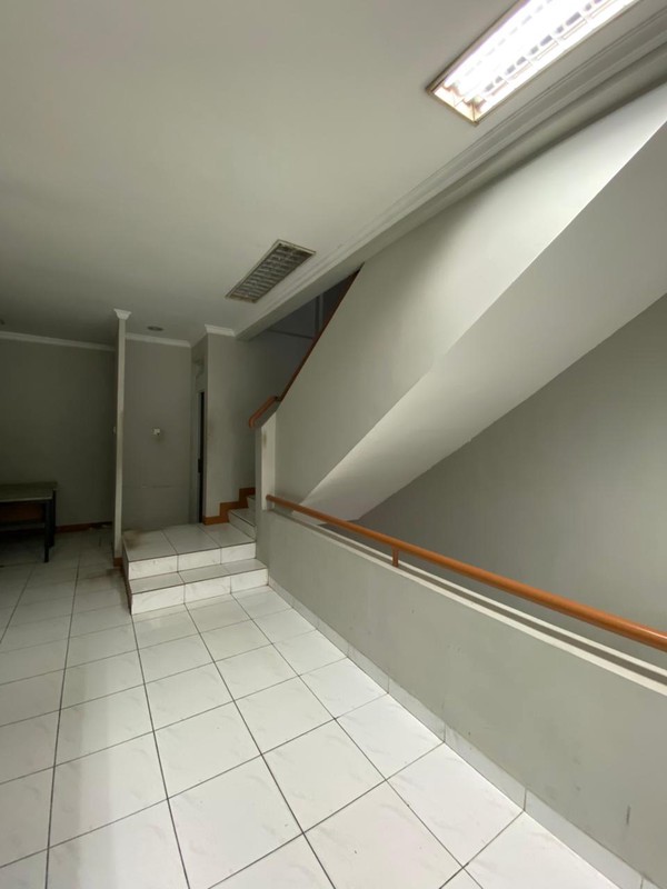 Dijual Ruko 4 Lantai + Mezanine di Kembangan, Jakarta Barat - Lokasi Strategis, Bangunan Bagus dan Kokoh!