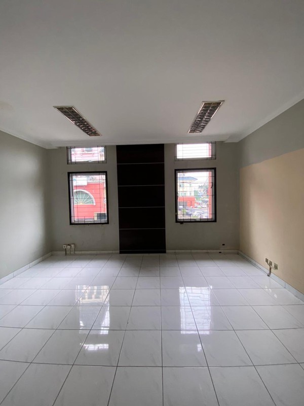 Dijual Ruko 4 Lantai + Mezanine di Kembangan, Jakarta Barat - Lokasi Strategis, Bangunan Bagus dan Kokoh!