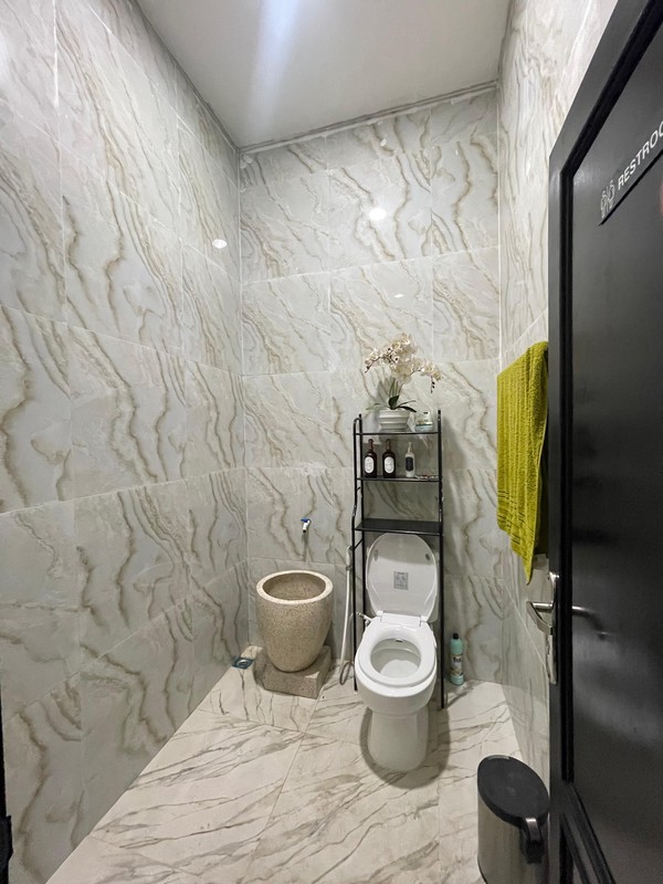 Rumah Mewah Full Furnished 2 Lantai dengan Luas 600 dan Bangunan 900 siap Huni SHM Kolam Renang di Dalam.