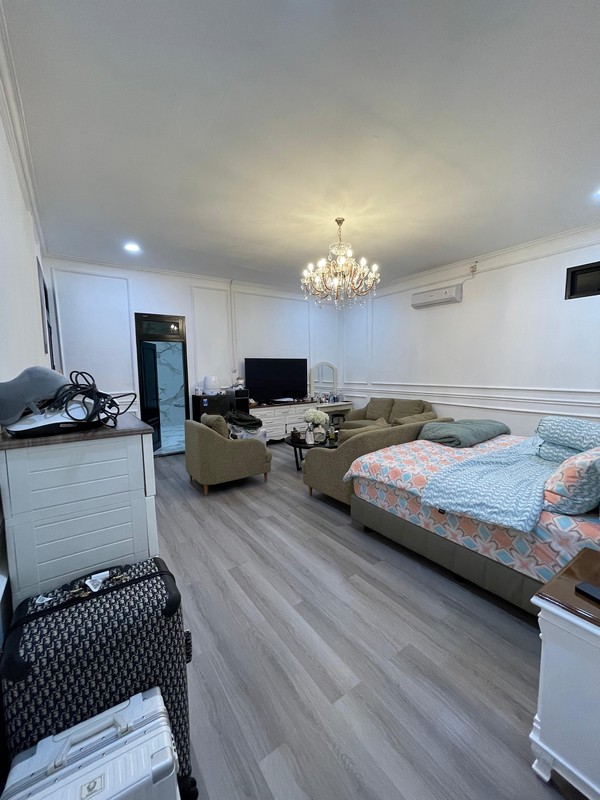 Rumah Mewah Full Furnished 2 Lantai dengan Luas 600 dan Bangunan 900 siap Huni SHM Kolam Renang di Dalam.