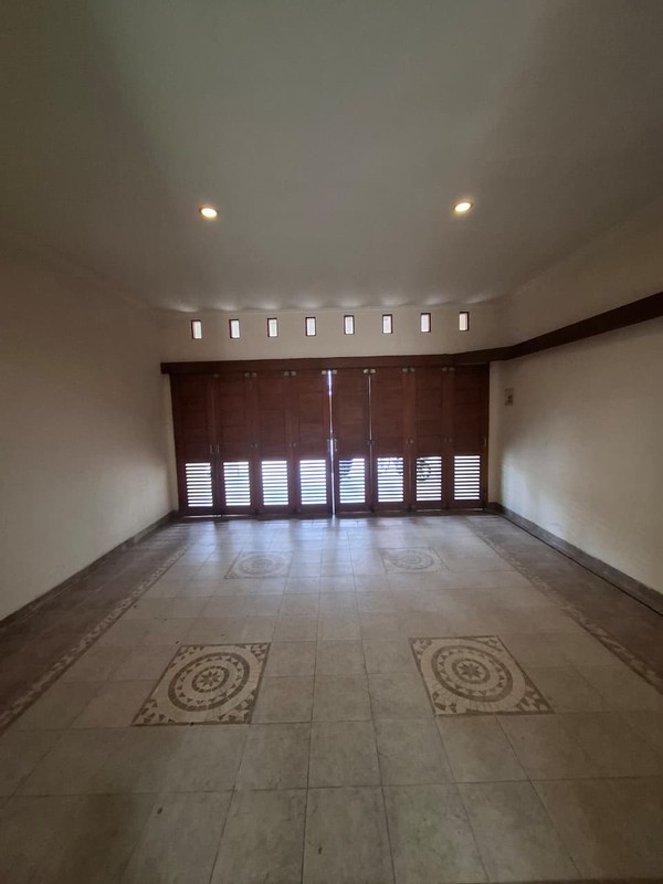 Disewakan Rumah Mewah Semi Furnish Dalam Perum Bale Agung, Sinduadi, Mlati, Sleman