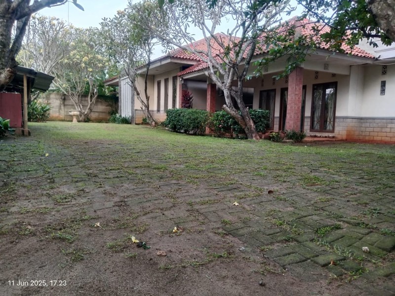 Rumah Luas KT 5+3 KM 6 ada Pool, Luas Tanah 1340 m2 Luas Bangunan 450 m2 di Serpong Utara