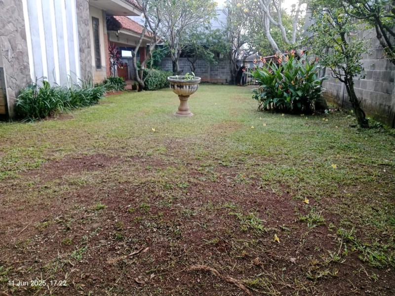 Rumah Luas KT 5+3 KM 6 ada Pool, Luas Tanah 1340 m2 Luas Bangunan 450 m2 di Serpong Utara