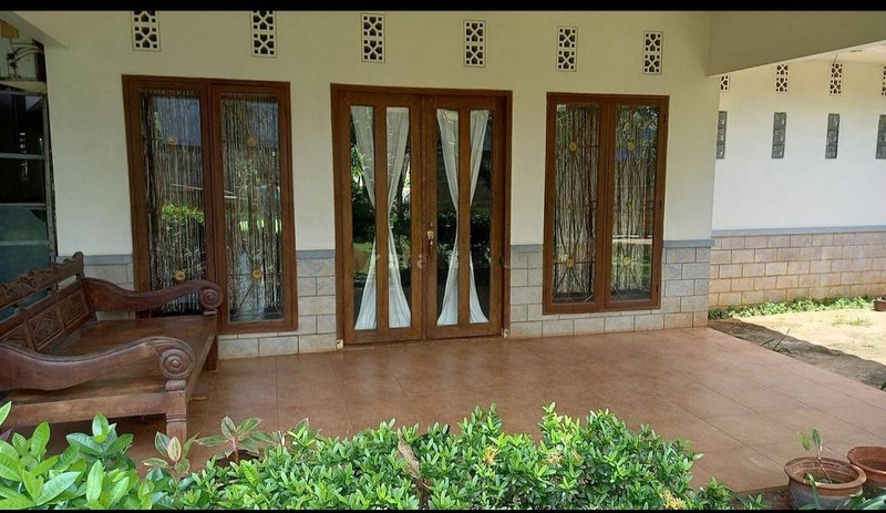 Rumah Luas KT 5+3 KM 6 ada Pool, Luas Tanah 1340 m2 Luas Bangunan 450 m2 di Serpong Utara