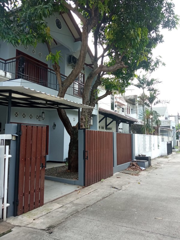 Rumah Bagus, Rapih dan Apik, siap huni di Bintaro - Jaksel