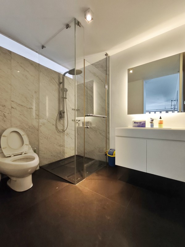 Rumah Villa Gading Indah Kelapa Gading 1410 m2, taman luas, paviliun