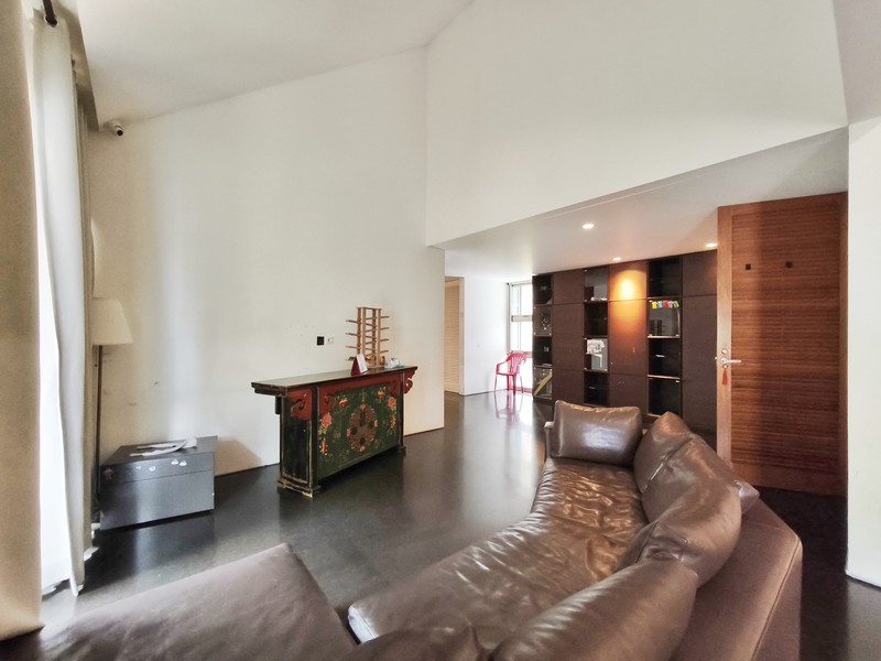 Rumah Villa Gading Indah Kelapa Gading 1410 m2, taman luas, paviliun