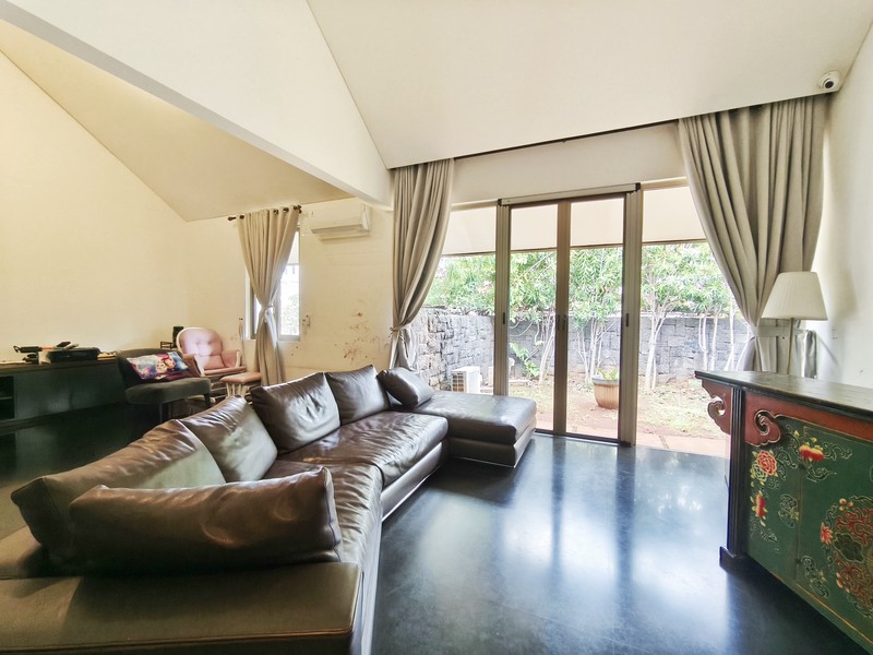 Rumah Villa Gading Indah Kelapa Gading 1410 m2, taman luas, paviliun