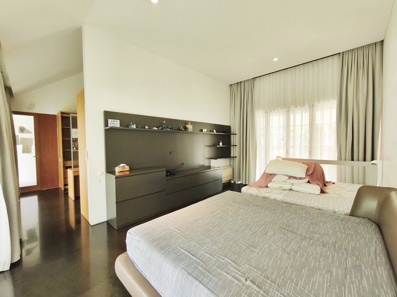 Rumah Villa Gading Indah Kelapa Gading 1410 m2, taman luas, paviliun