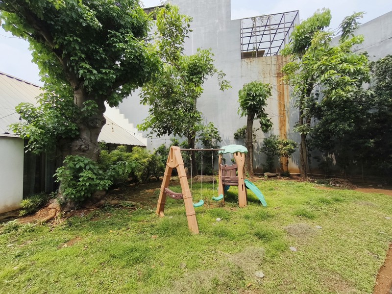 Rumah Villa Gading Indah Kelapa Gading 1410 m2, taman luas, paviliun