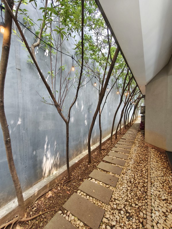 Rumah Villa Gading Indah Kelapa Gading 1410 m2, taman luas, paviliun