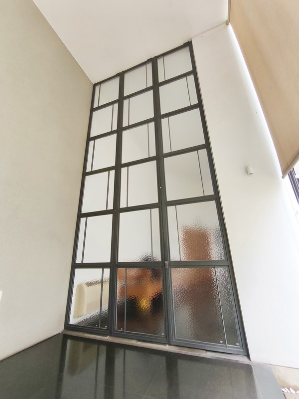 Rumah Villa Gading Indah Kelapa Gading 1410 m2, taman luas, paviliun