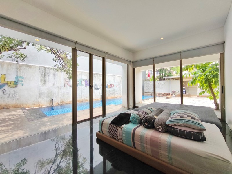 Rumah di Villa Gading Indah, Kelapa Gading, Rumah 2 Lantai bergaya villa modern