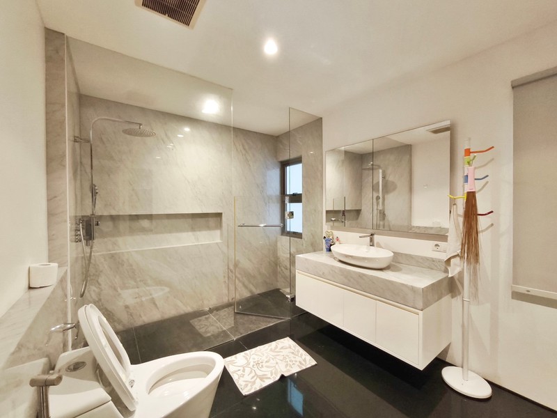 Rumah di Villa Gading Indah, Kelapa Gading, Rumah 2 Lantai bergaya villa modern