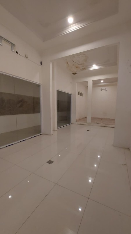 Prestige Office Building - South-Facing, Prime Location Opportunity