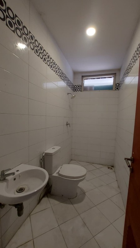 Exceptional Modern Office Building - Strategic Location, Great Exposure