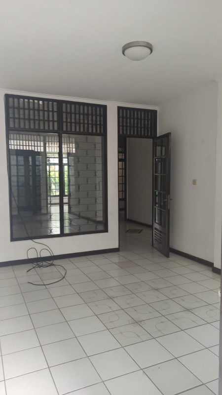 Rumah 2 Lantai Siap Huni KT 4+2 KM 1+1 SHM Lebak Bulus, Jakarta Selatan