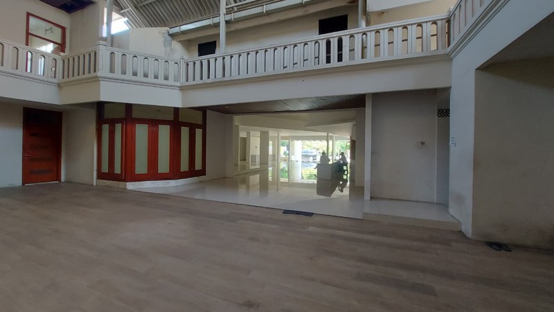 Stylish Modern Office Building for Sale - Prime Location with Excellent Access & Natural Light