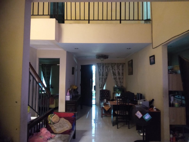 Rumah di Graha Raya KM 5 KT 4 dengan Luas 135 m2 dan Bangunan 200 m2 Surat SHM