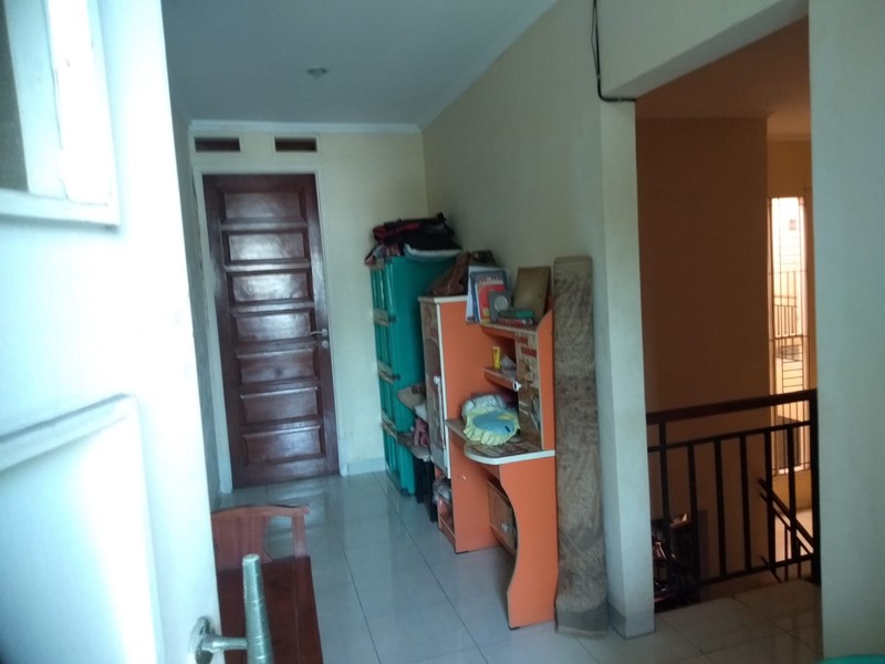 Rumah di Graha Raya KM 5 KT 4 dengan Luas 135 m2 dan Bangunan 200 m2 Surat SHM